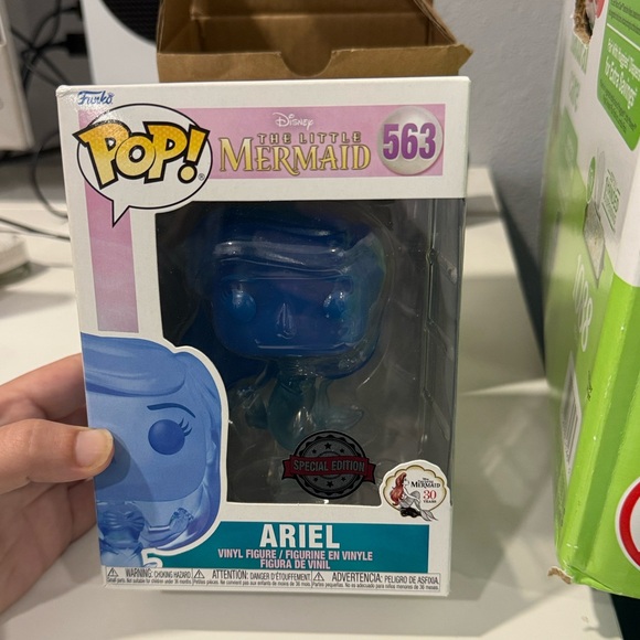 Funko Pop! Ariel Vinyl Figure - Blue Special Edition - Picture 6 of 7